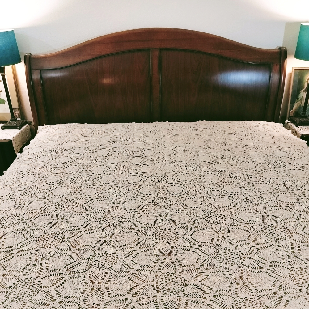 Unique Vintage Cream Crochet Coverlet